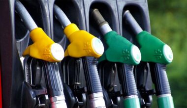 Carburanții se vor scumpi în România și alte state europene din cauza sancțiunilor impuse Lukoil