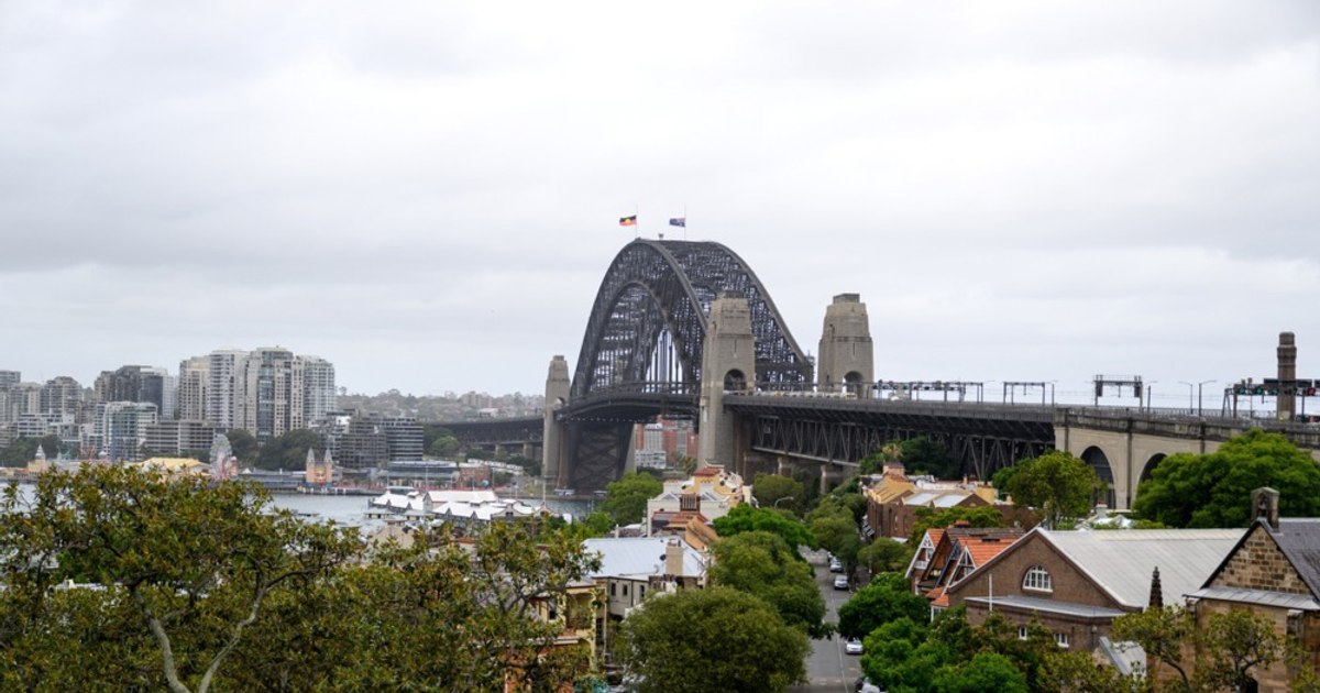 Țara în care au călătorit suspecții atacului terorist din Sydney înainte de atac. Momentul în care un polițist se furișează în spatele trăgătorilor