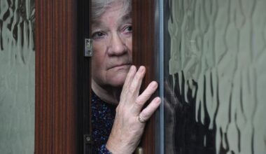 O pensionară este obligată să restituie 60.000 de euro după ce a încasat două pensii simultan, vreme de două decenii
