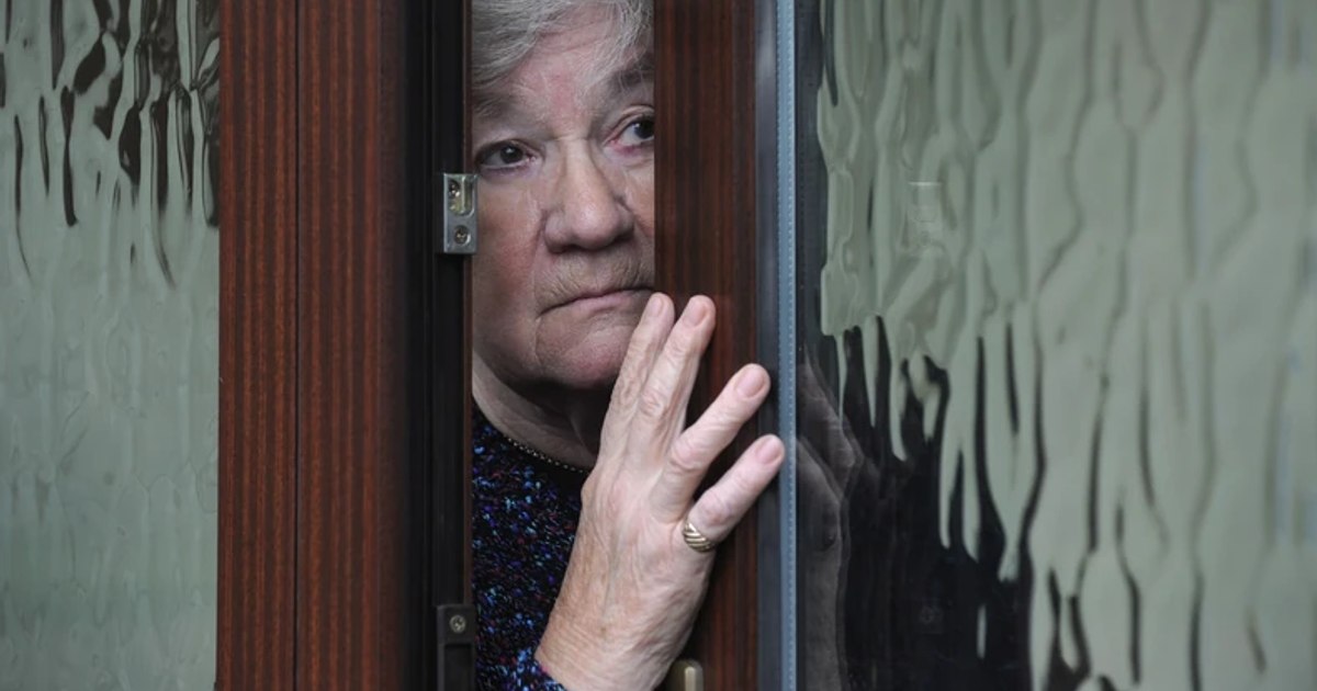 O pensionară este obligată să restituie 60.000 de euro după ce a încasat două pensii simultan, vreme de două decenii