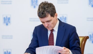 Legea anti-străini, contestată la CCR. Președintele Nicușor Dan a reacționat la scrisoarea primită de la patronii din fotbal