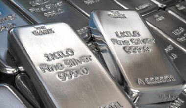 Argintul se scumpește masiv, urmând tendințele aurului. Care sunt motivele și ce efecte va avea