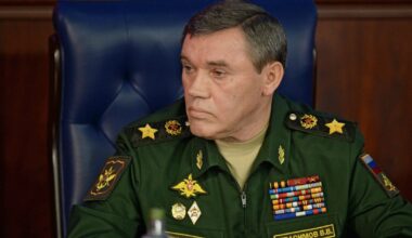 Șeful Statului Major al armatei ruse, Valeri Gherasimov, califică drept „critică” situaţia forţele ucrainene din Donbas