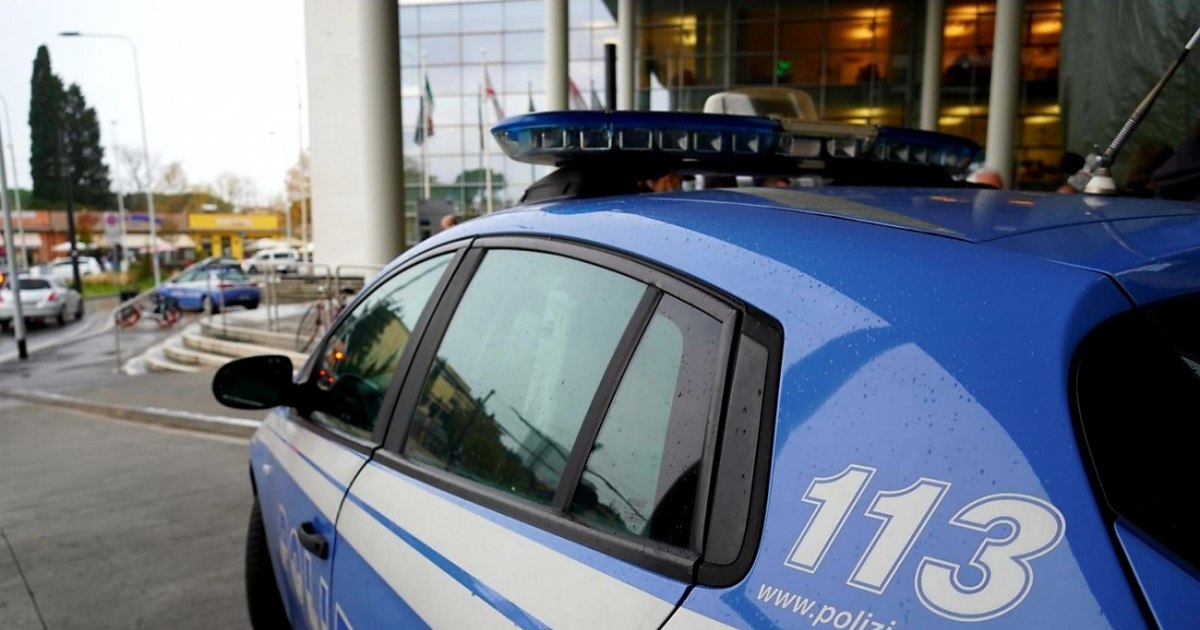 Momente dramatice în Italia: un român a fost salvat la limită după ce s-a aruncat spre linia ferată și a căzut într-un canal cu apă şi nămol