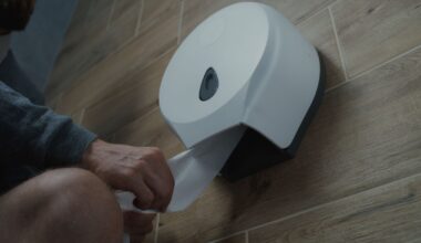 Inginer concediat pentru că stătea și 4 ore la toaletă. Motivul pentru care instanța a hotărât să primească despăgubiri