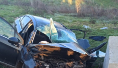 O mașină condusă de un georgian s-a făcut praf în urma unei urmăriri cu poliția. Șase persoane rănite grav