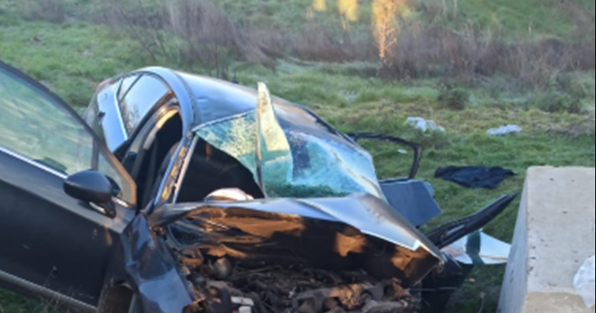 O mașină condusă de un georgian s-a făcut praf în urma unei urmăriri cu poliția. Șase persoane rănite grav