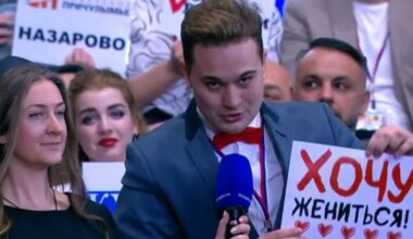 Un jurnalist și-a cerut iubita în căsătorie în direct, la conferința lui Putin. Cum a reacționat liderul de la Kremlin
