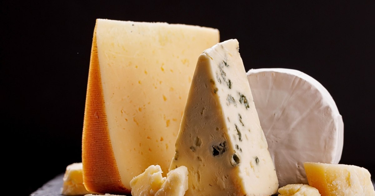 Brânza grasă, aliatul neașteptat al creierului: consumul zilnic poate reduce riscul de demență