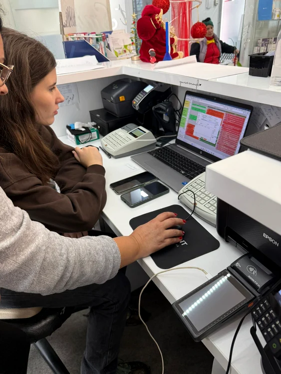 Elevii au avut ocazia inclusiv să efectueze programări pentru pacienți FOTO: arhiva A. Dumitrescu