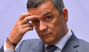 Grindeanu, atac la Bolojan după sancțiunile propuse de premier: „Nu știu ce are în cap. Nu o să ne încurce o hârtie”