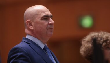 Fără punte: premierul Bolojan elimină o zi liberă