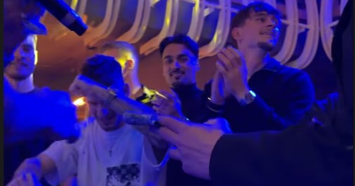 Nu e nicio dramă: fotbaliștii Craiovei s-au dezlănțuit pe ritmuri de manele după eliminarea din Europa