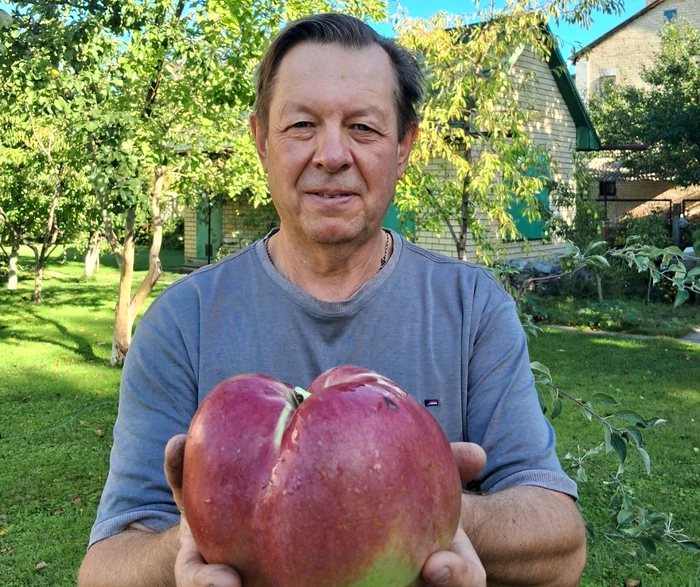 Yuri Kozhemiakin și mărul uriaș FOTO: FB