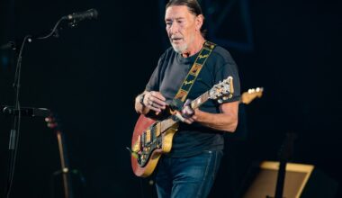 A murit artistul britanic Chris Rea, autorul hitului „Driving Home for Christmas”