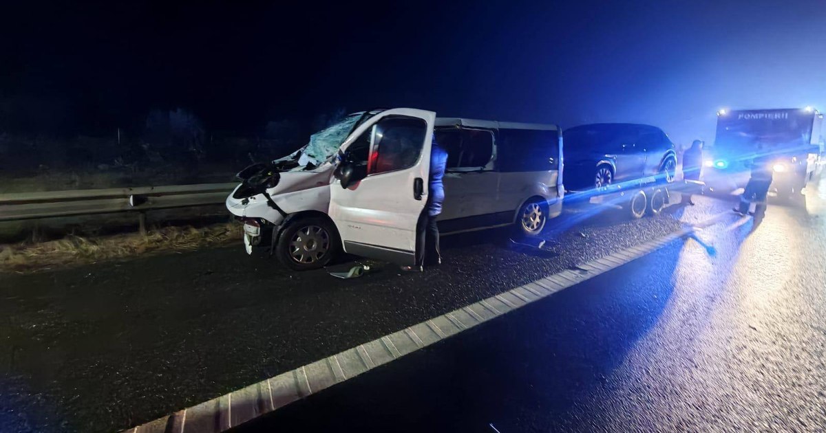 Un grav accident rutier, cu 12 persoane implicate, a avut loc pe A1, în Sibiu. Doi copii și doi adulți, transportați la spital