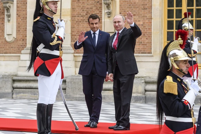Emmanuel Macron și Vladimir Putin pe vremea când comunicau frecvent. FOTO EPA-EFE