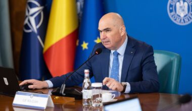 Premierul Bolojan anunță cheltuieli mai mici și deficit în scădere după adoptarea „ordonanței trenuleț”