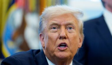 Emisiunile umoristice care iau în râs administrația Trump, amenințate cu „eutanasierea” de președintele SUA