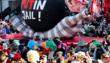 Sculptorul german Jacques Tilly, judecat în lipsă în Rusia pentru discreditarea armatei ruse prin carele sale alegorice