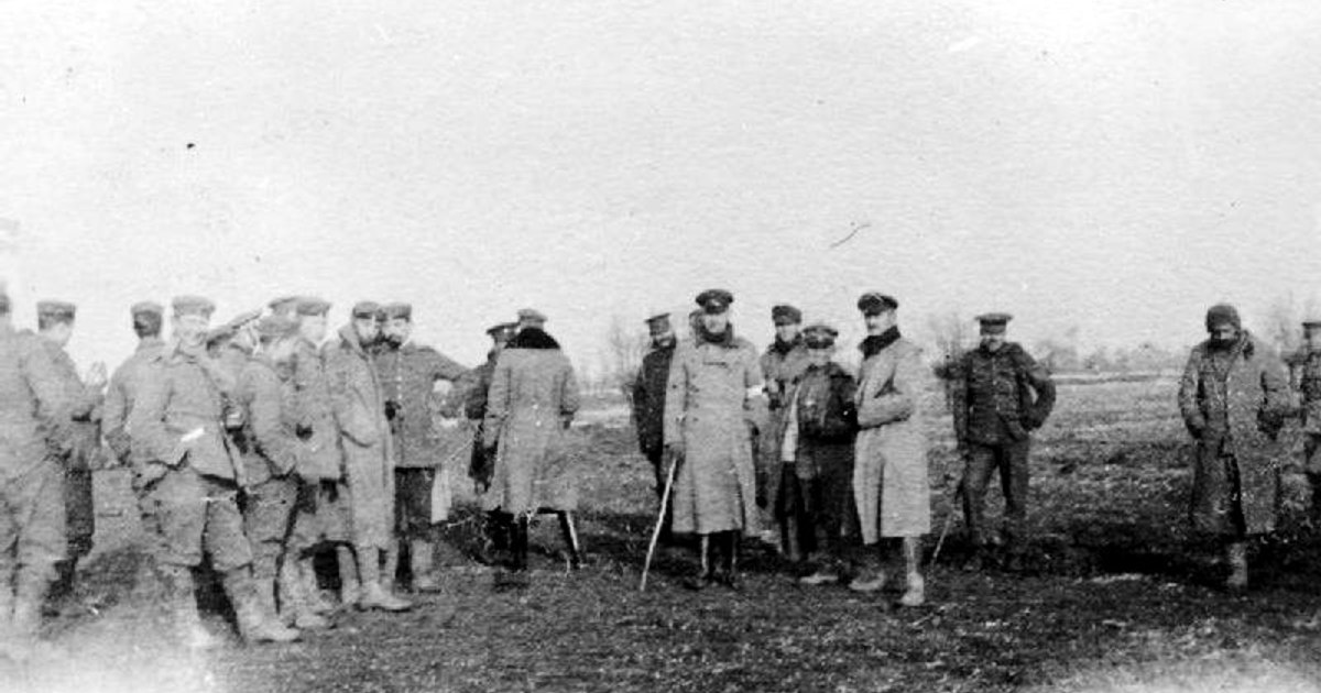 Miracolul de pe front din Ajun de Crăciun. Cum au refuzat soldații simpli să-i mai asculte pe politicieni și au făcut propriul armistițiu