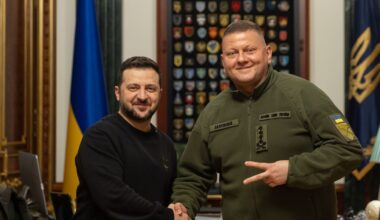 Sondaj: Zelenski și Zalujnîi, umăr la umăr în primul tur al unor eventuale alegeri prezidențiale. Fostul comandant al armatei ar câștiga detașat turul doi