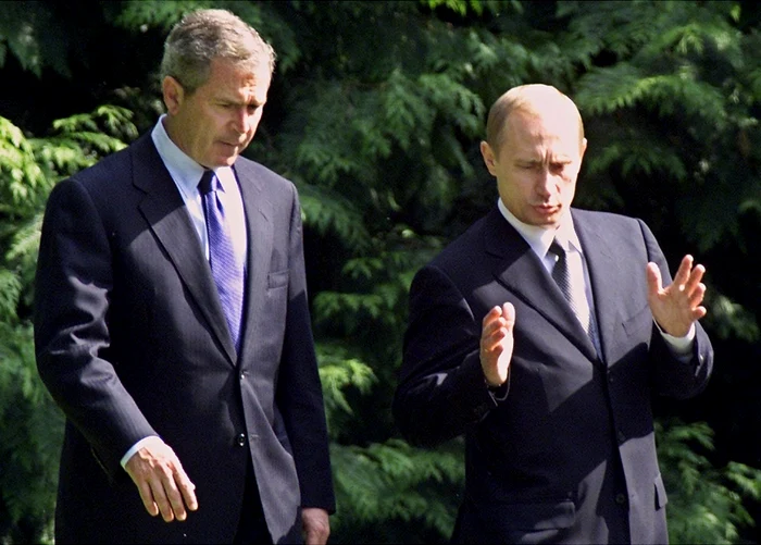 George W Bush și Vladimir Putin, întîlnirea din 2001/FOTO:EPA/EFE