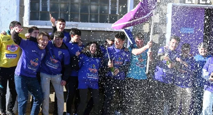 Formația care a câștigat premiul Loteriei de Crăciun  Foto/Platforma X