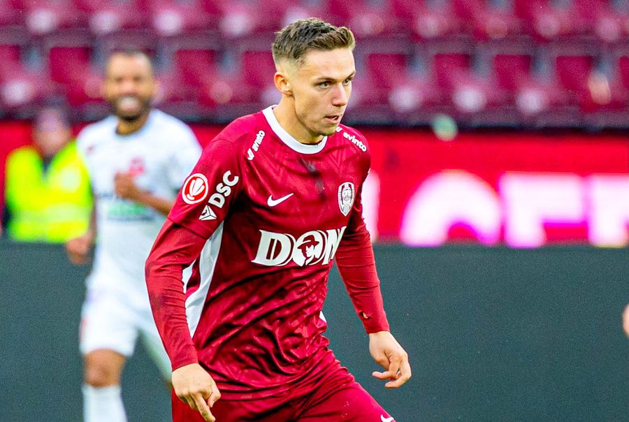 Louis Munteanu s-a pozat în tricoul lui FCSB! » O „aroganță” la adresa lui Varga sau urmează transferul?