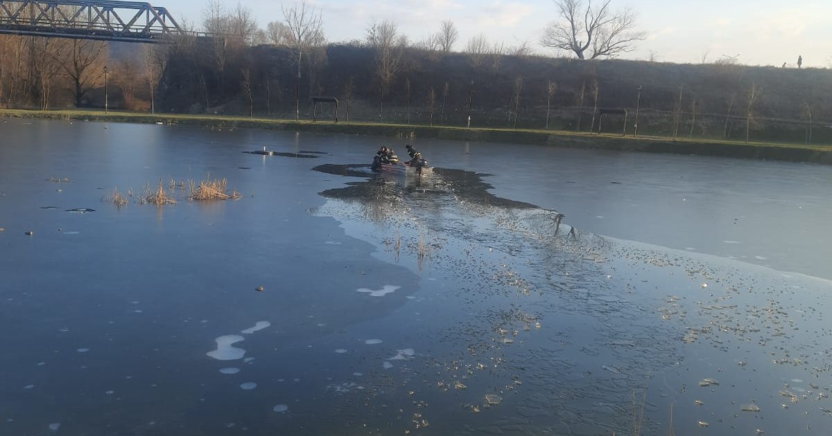 Doi copii, de 12 și 14 ani, plecați la colindat, s-au înecat în lacul de acumulare Protopopești din Vaslui