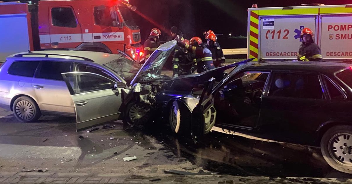Accident teribil în Botoșani, între două mașini: una dintre victime a decedat, restul sunt rănite