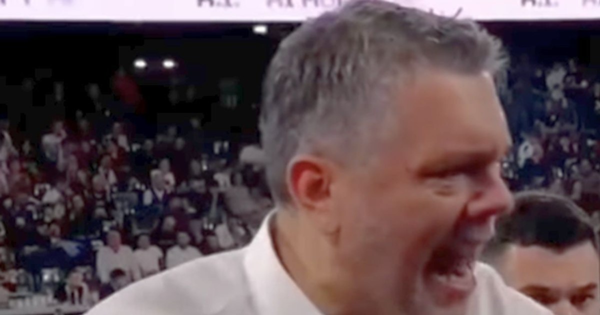 Injuriile antrenorului au răsunat pe transmisiunea live la meciul românilor. Derapaj verbal grav la adresa arbitrilor: „Vă f** în gură, țăranilor!”