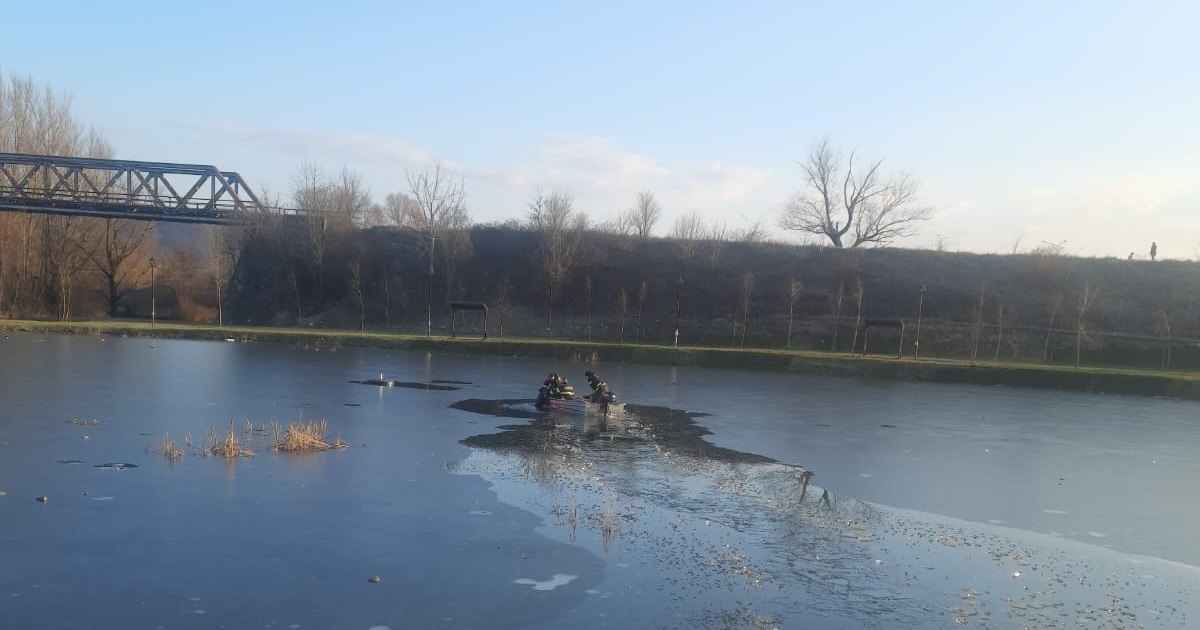 Cum s-a produs tragedia de la Vaslui, în care doi frați au pierit în apele unui lac de acumulare. Disperat, tatăl copiilor a sărit după ei în apa rece ca gheața