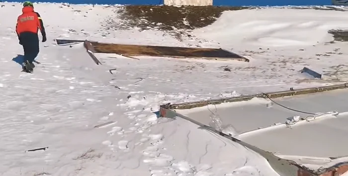 Cabinetul medical a fost spulberat de viscol. FOTO Captură Salvamont Gorj