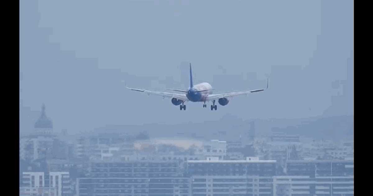 Aterizări dificile pe Aeroportul Internațional din Cluj din cauza vântului: „Se simt în cabină, dar pasagerii cunosc motivele”