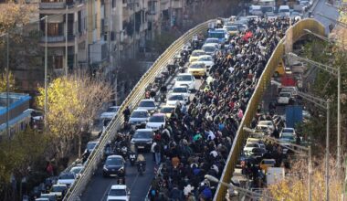 Proteste masive în Iran după ce rialul s-a prăbușit. Ciocniri cu forțele de ordine și sloganuri anti-regim