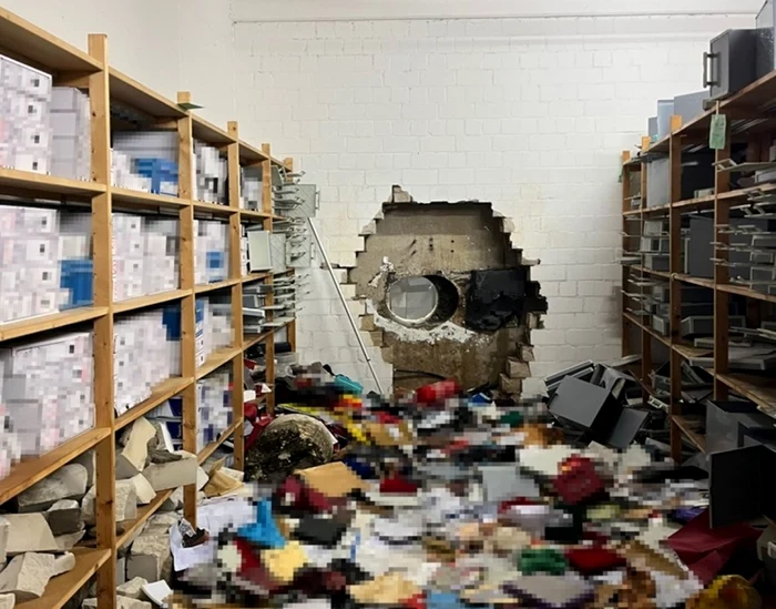 Hoţii au spart peretele şi seiful cu o bormaşină industrială. FOTO: Politzei  Gelsenkirchen