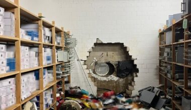 Jaf ca în filme la o bancă din Germania. Hoții au spart un perete şi seiful cu o bormașină industrială și au furat 30 de milioane de euro