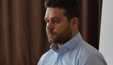 Primarul Capitalei face precizări după ce o publicaţie a informat că acesta şi-a trecut în CV funcţia de lector, pe care nu a avut-o: Se pare că am fost impostor fără să-mi dau seama, şi cel puţin un ziarist crede acest lucru. Oi fi fost...