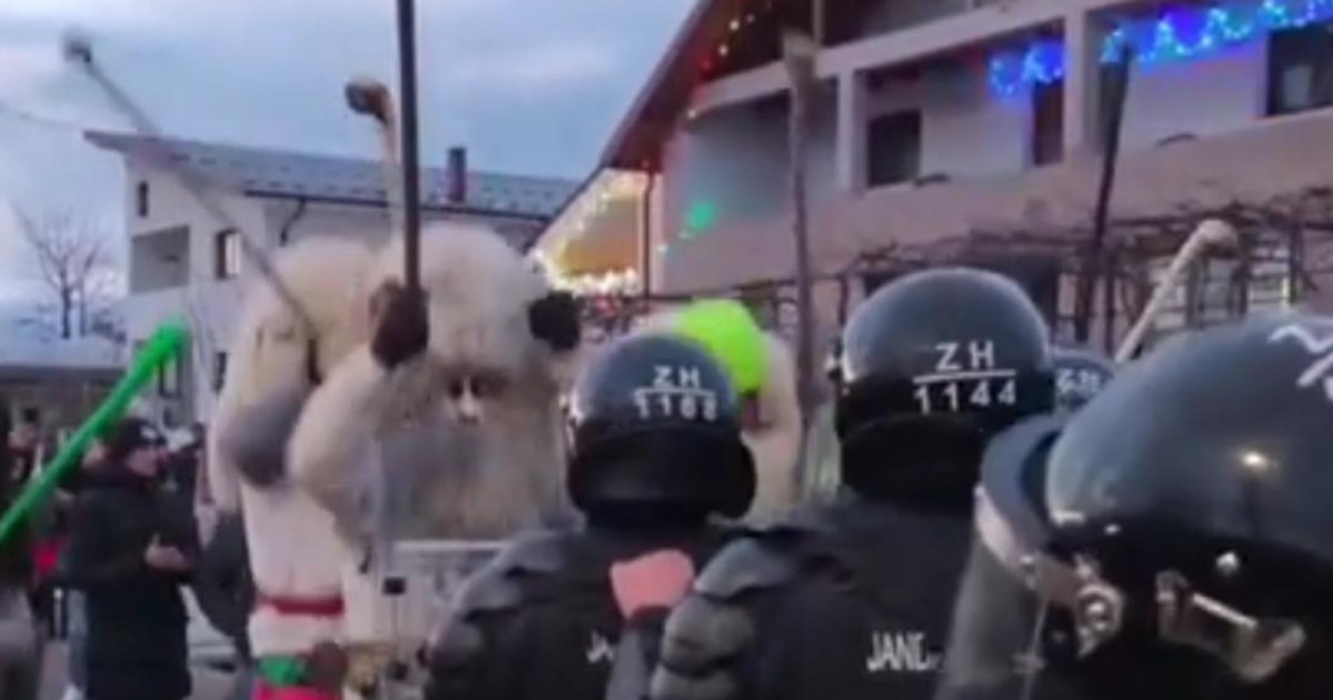 Alertă la Ruginoasa, la tradiționala bătaie dintre „deal” și „vale”. Jandarmii au folosit gaze lacrimogene