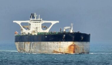 Echipajul unui petrolier ce se îndrepta spre Venezuela a pictat steagul rusesc pe navă pentru a scăpa de paza de coastă a SUA