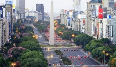 Orașul lovit de blackout de Revelion: aproape un milion de locuințe fără electricitate. Oamenii au protestat bătând în oale și tigăi