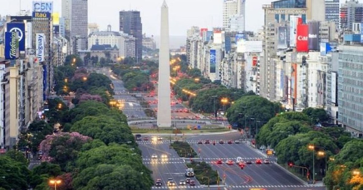 Orașul lovit de blackout de Revelion: aproape un milion de locuințe fără electricitate. Oamenii au protestat bătând în oale și tigăi