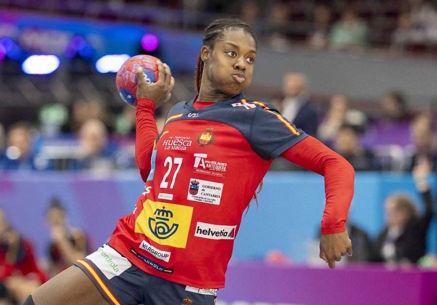 În ziua în care a semnat cu Gloria Bistrița, vedeta Spaniei și-a spus povestea de viață: „Învăț limba română, e important pentru mine”