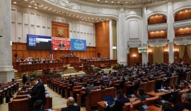 Guvernul Bolojan își angajează azi răspunderea în fața Parlamentului pe proiectul privind pensiile magistraţilor / Documentul poate fi atacat la CCR sau prin moțiune de cenzură