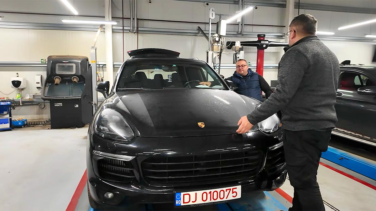 (VIDEO) Un service din România a descoperit un Porsche Cayenne diesel cu 110.000 km daţi înapoi şi cu multe probleme în mentenanţa anterioară | PiataAuto.md