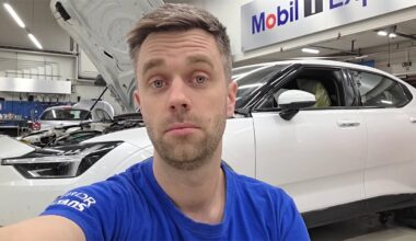 (VIDEO) Un mecanic din Finlanda a revelat cum arată uleiul unei maşini electrice la 130 mii km, deşi producătorul spune că nu trebuie schimbat niciodată | PiataAuto.md