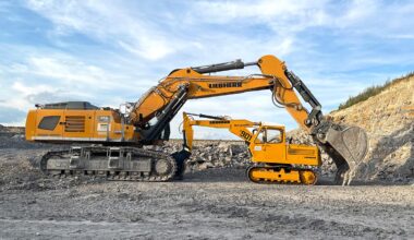 Un tată şi un fiu din Germania au restaurat un excavator Liebherr care a muncit 57 de ani neîntrerupt şi-l vor folosi la construcţia casei lor | PiataAuto.md