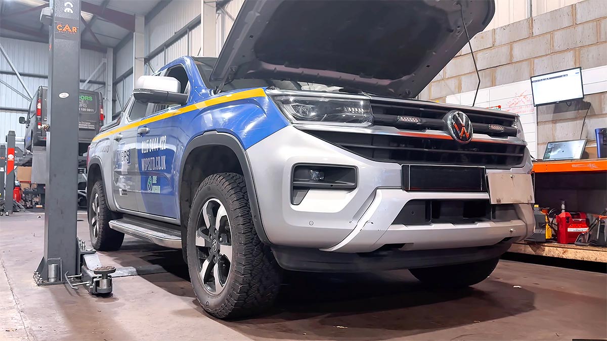 (VIDEO) Un service din Marea Britanie a descoperit că VW Amarok a preluat problemele de distribuţie de la Ford şi a arătat cum poate ceda un motor la doar 100.000 km | PiataAuto.md
