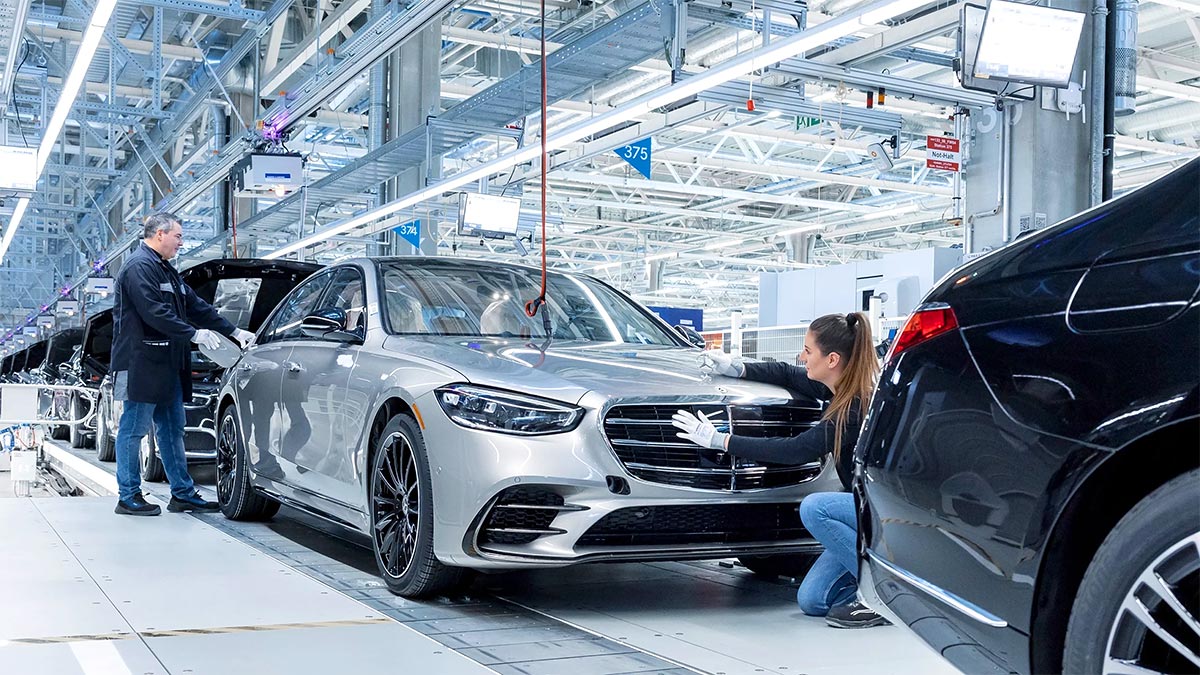 Inginerii Mercedes vor să renunţe la folosirea adezivilor şi să revină la şuruburi pentru unele componente, pentru că ele ar fi mai ecologice | PiataAuto.md